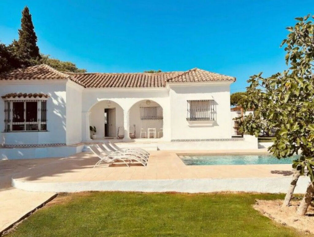 Detached Villa Estepona Málaga - image 21