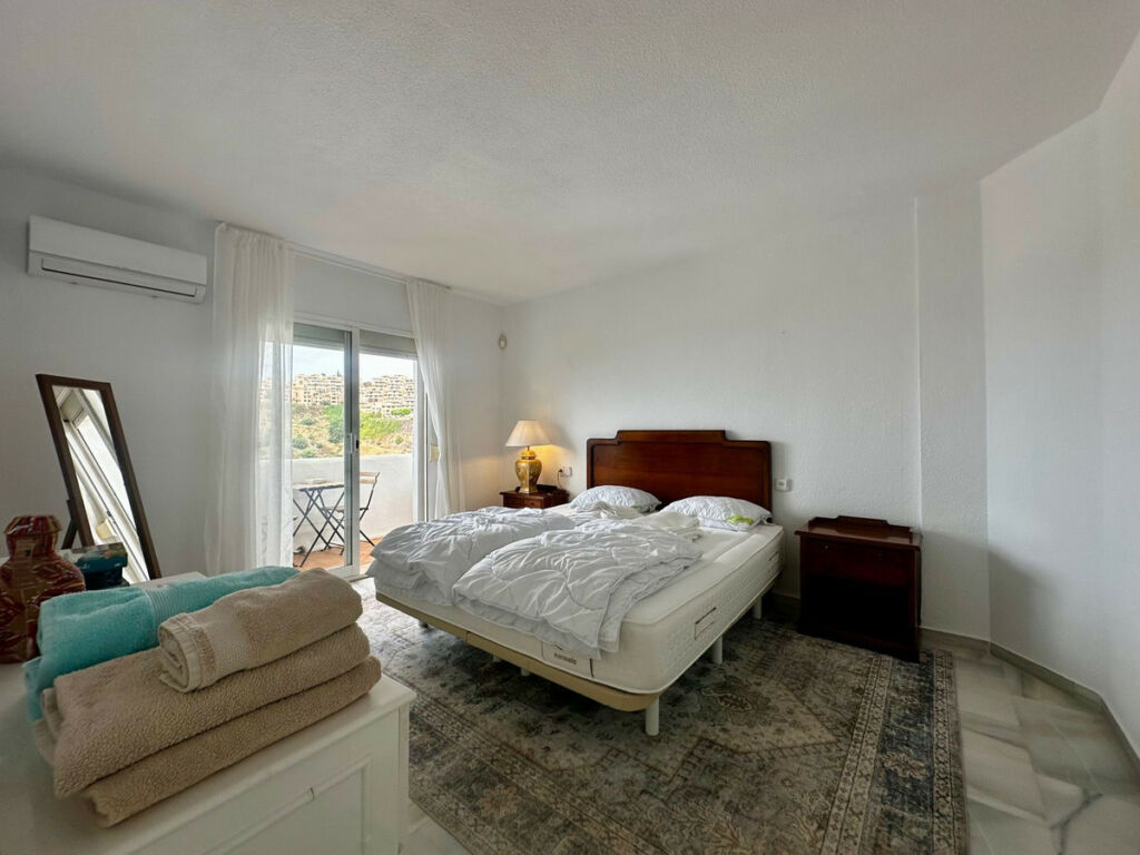 Penthouse Calahonda Málaga - image 21