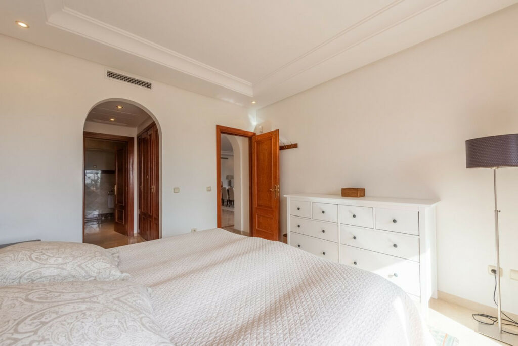 Middle Floor Apartment New Golden Mile Málaga - image 21