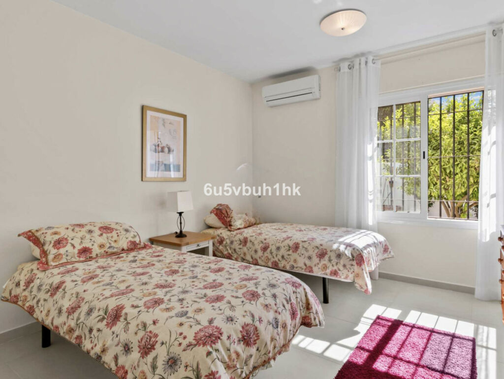 Townhouse El Paraiso Málaga - image 21