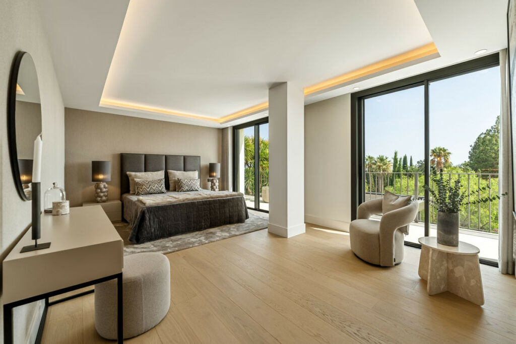 Detached Villa The Golden Mile Málaga - image 21