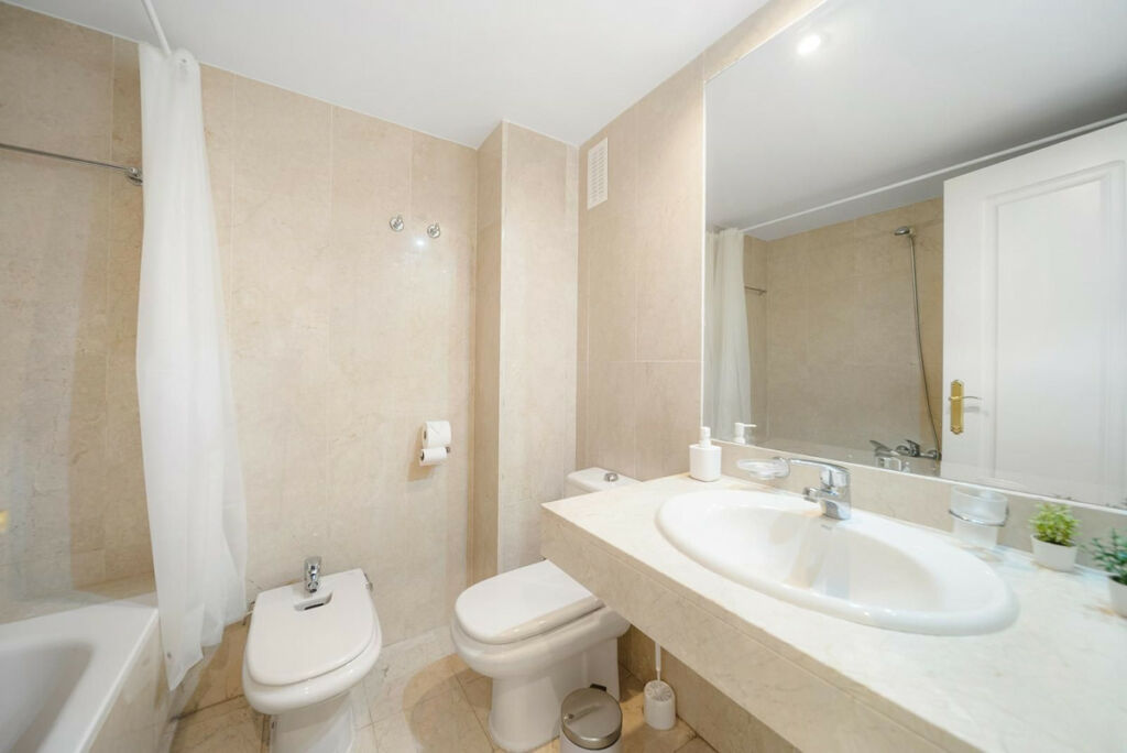 Middle Floor Apartment Nueva Andalucía Málaga - image 21