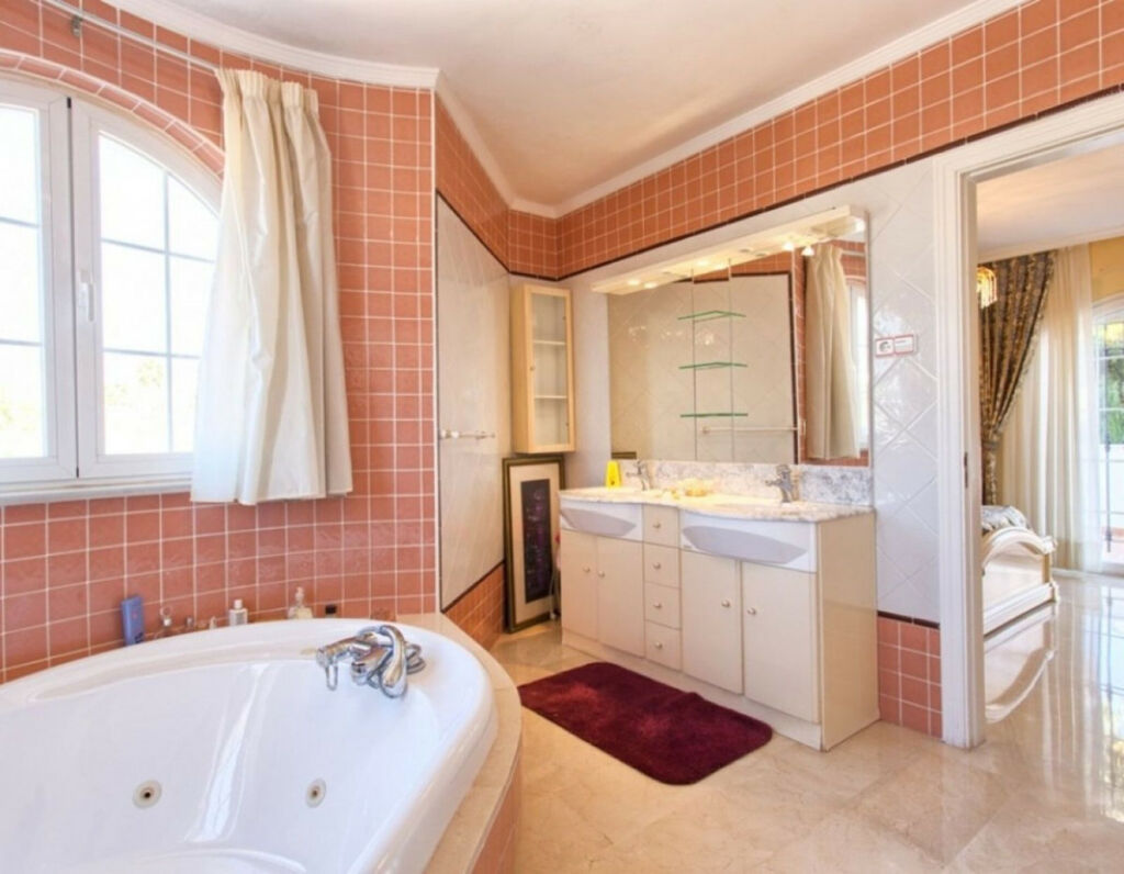 Detached Villa Torrequebrada Málaga - image 21