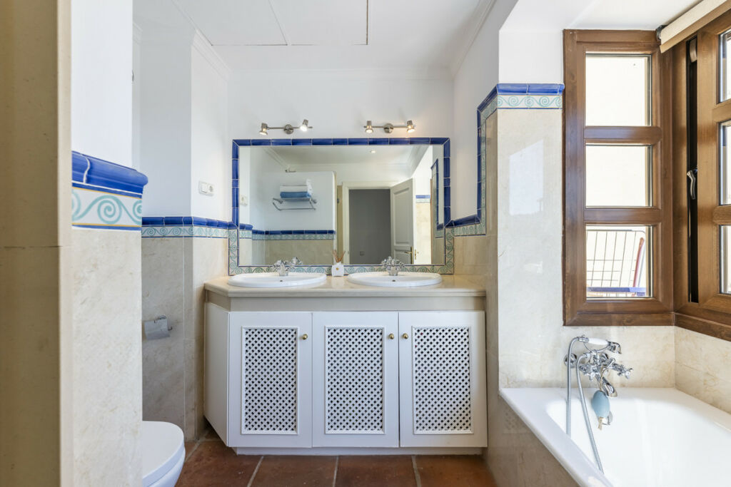 Townhouse Benahavís Málaga - image 21