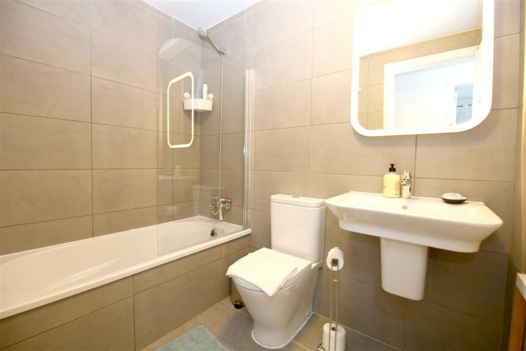 Middle Floor Apartment Estepona Málaga - image 21