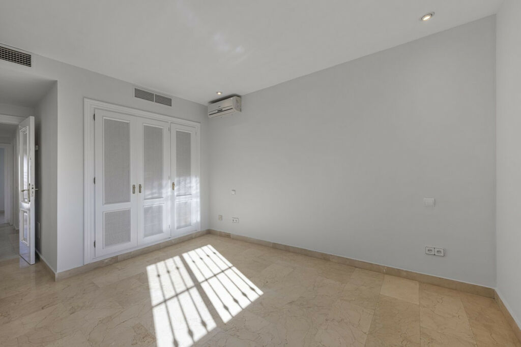Semi-Detached House Nueva Andalucía Málaga - image 21
