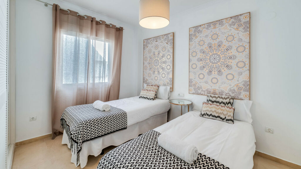 Middle Floor Apartment Puerto Banús Málaga - image 21