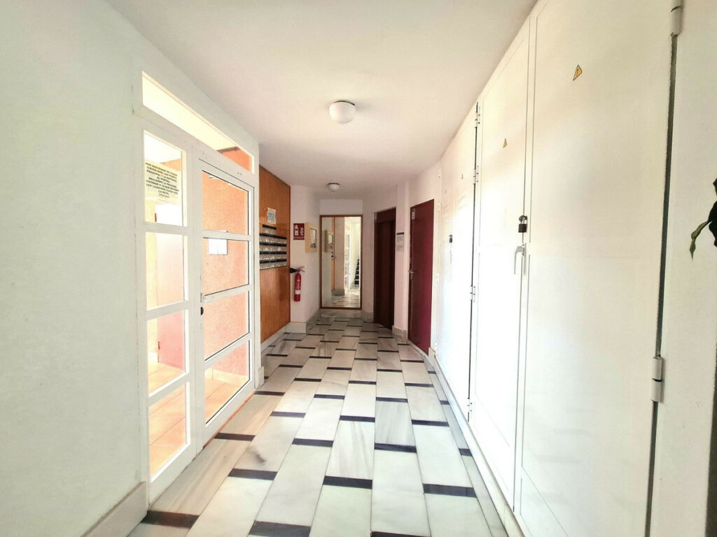 Middle Floor Apartment Torrevieja Alicante - image 21
