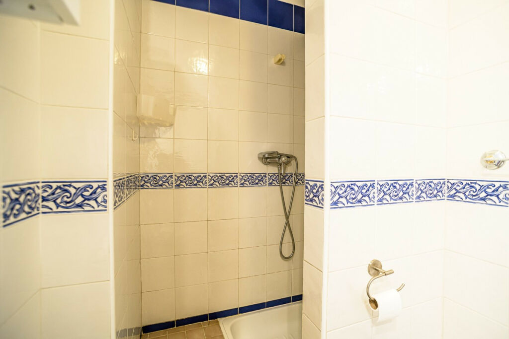 Middle Floor Apartment Villamartin Alicante - image 21