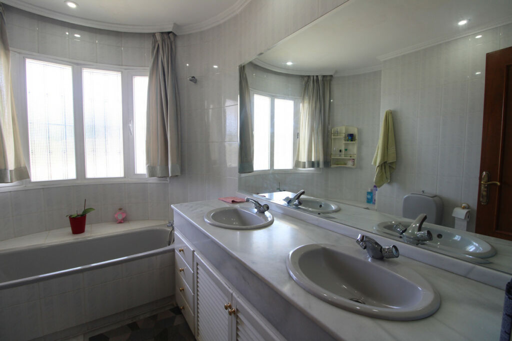 Detached Villa Nueva Andalucía Málaga - image 21
