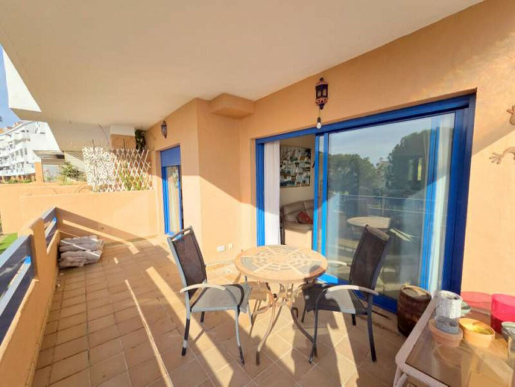 Middle Floor Apartment La Duquesa Málaga - image 21
