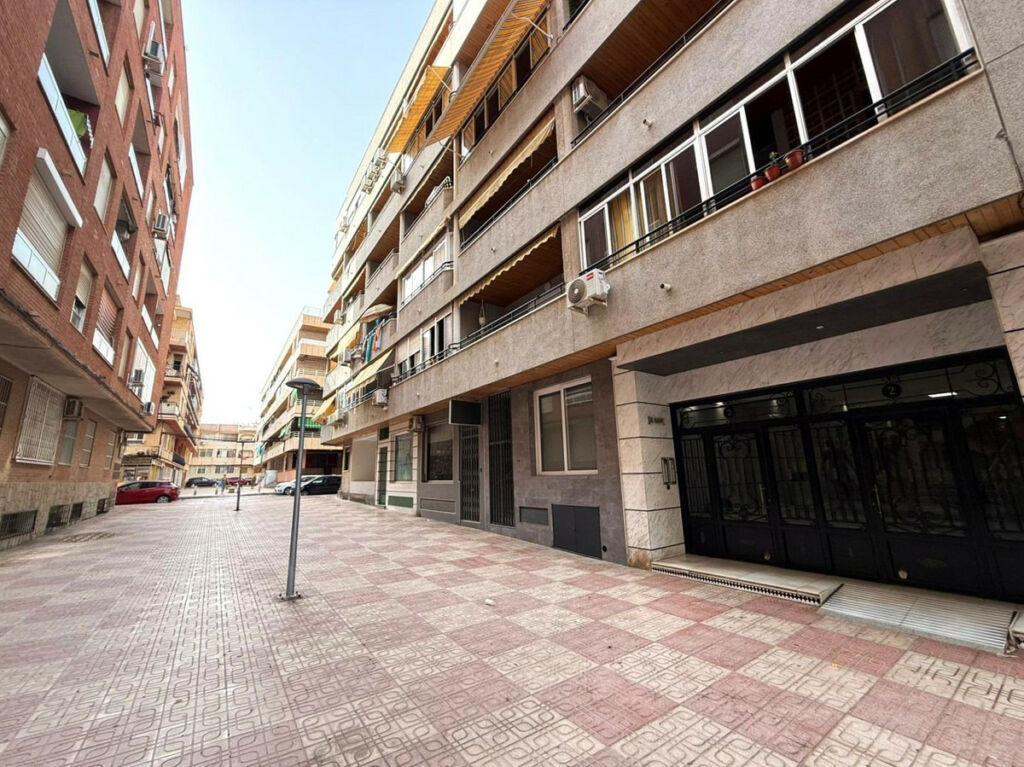 Middle Floor Apartment Torrevieja Alicante - image 21