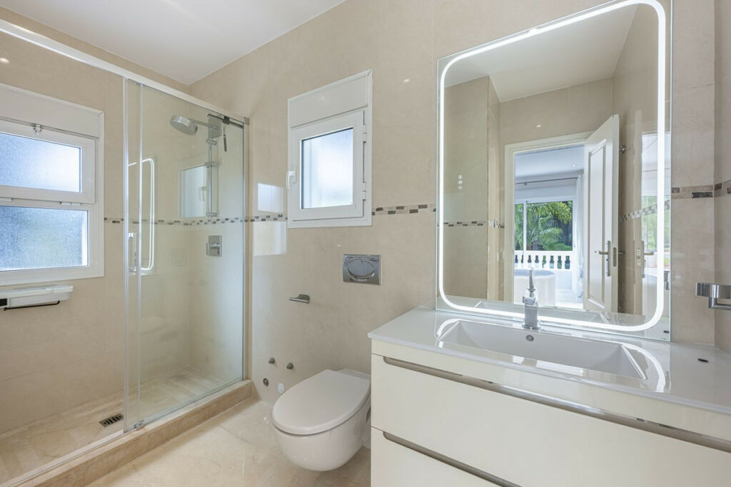 Detached Villa Calahonda Málaga - image 21