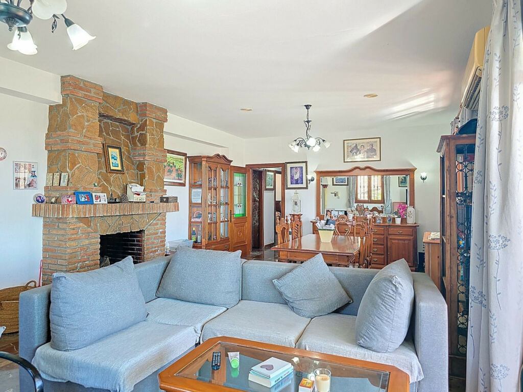 Detached Villa Almayate Málaga - image 21