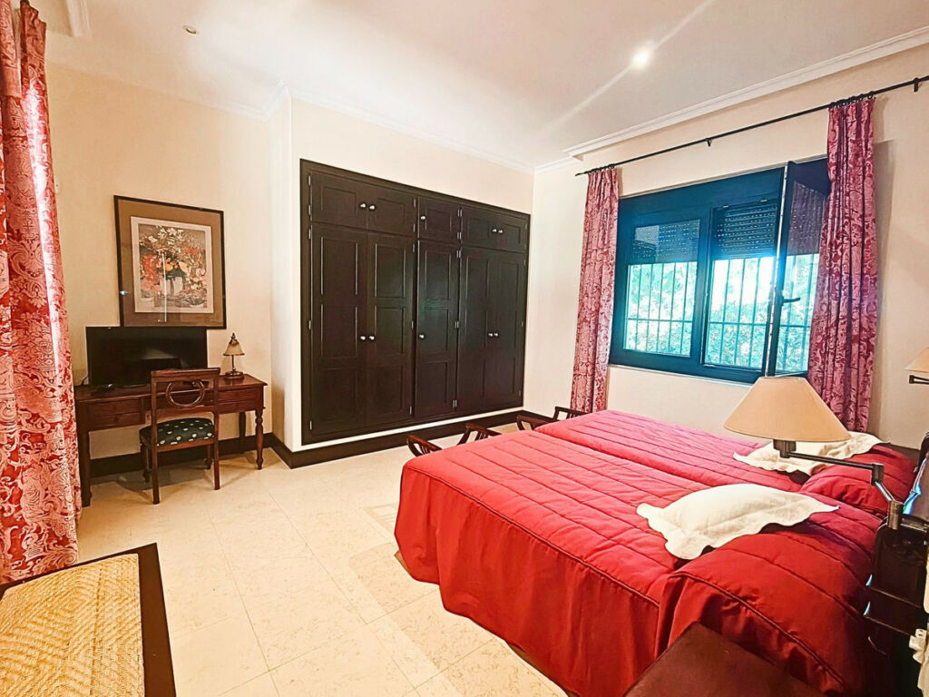 Detached Villa San Roque Club Cádiz - image 21