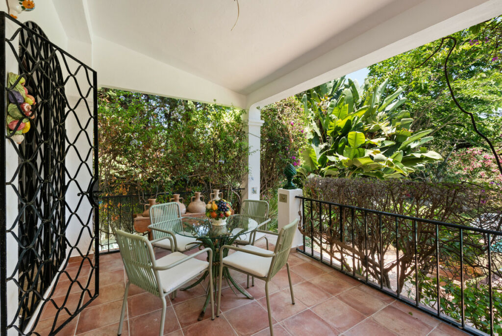 Detached Villa Nueva Andalucía Málaga - image 21