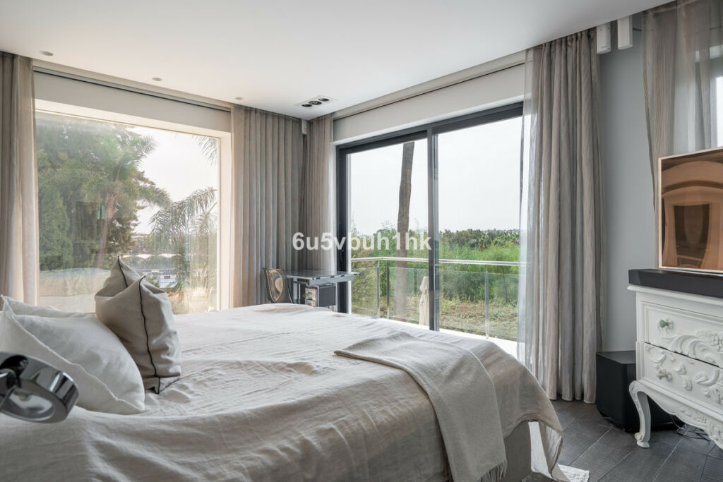 Detached Villa Nueva Andalucía Málaga - image 21