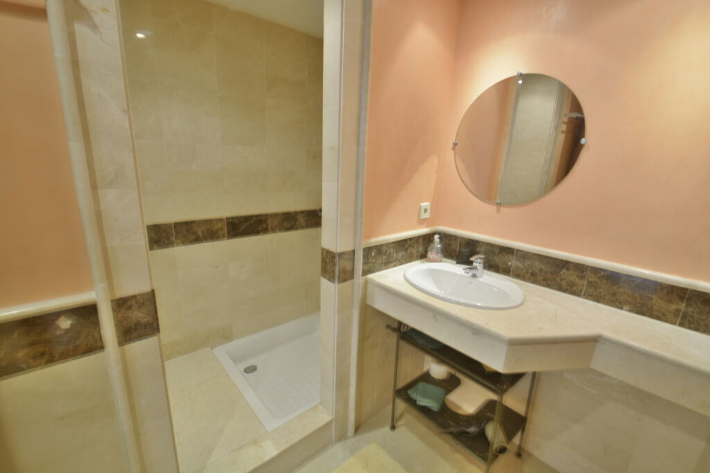 Middle Floor Apartment Elviria Málaga - image 21