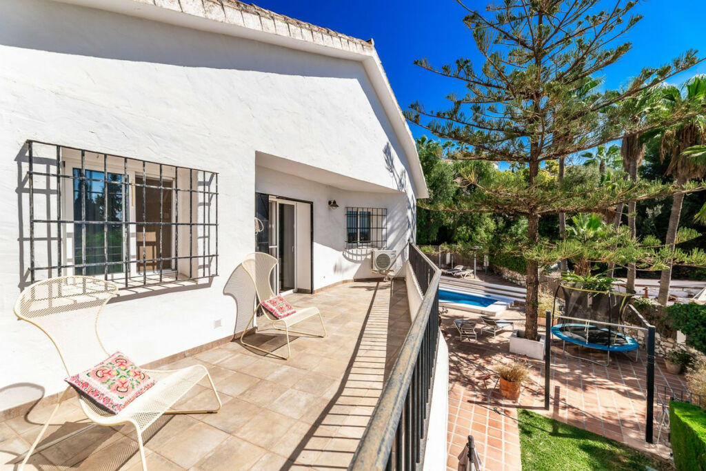 Detached Villa El Coto Málaga - image 21