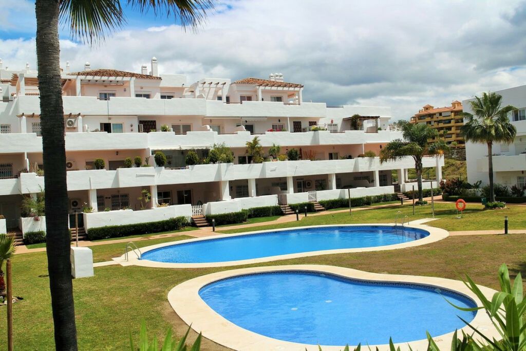Middle Floor Apartment Estepona Málaga - image 21