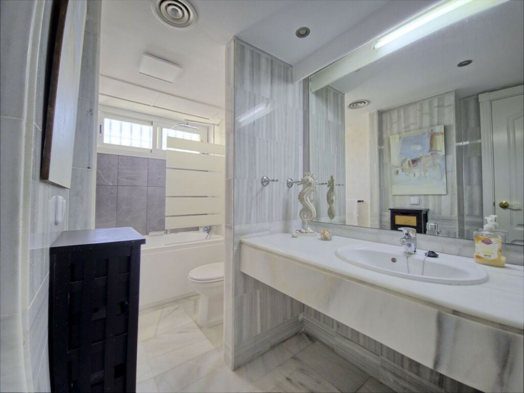 Townhouse Nueva Andalucía Málaga - image 21