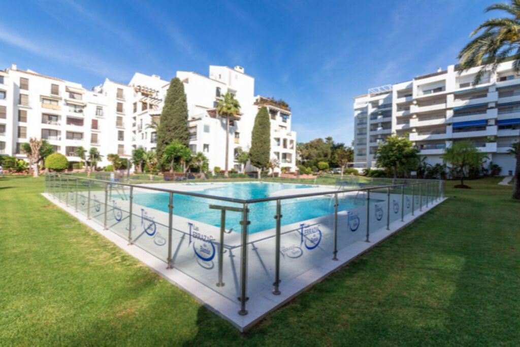 Middle Floor Apartment Puerto Banús Málaga - image 21