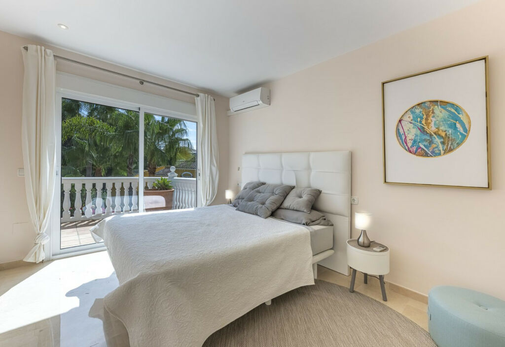 Detached Villa Calahonda Málaga - image 22