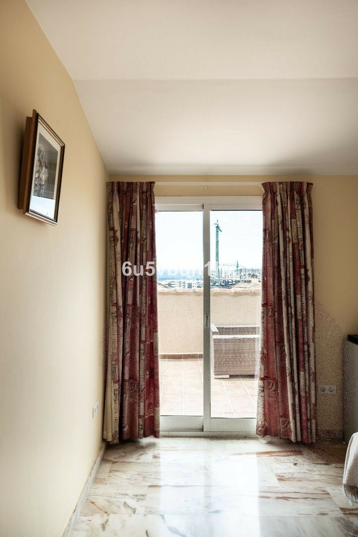 Penthouse Higueron Málaga - image 22