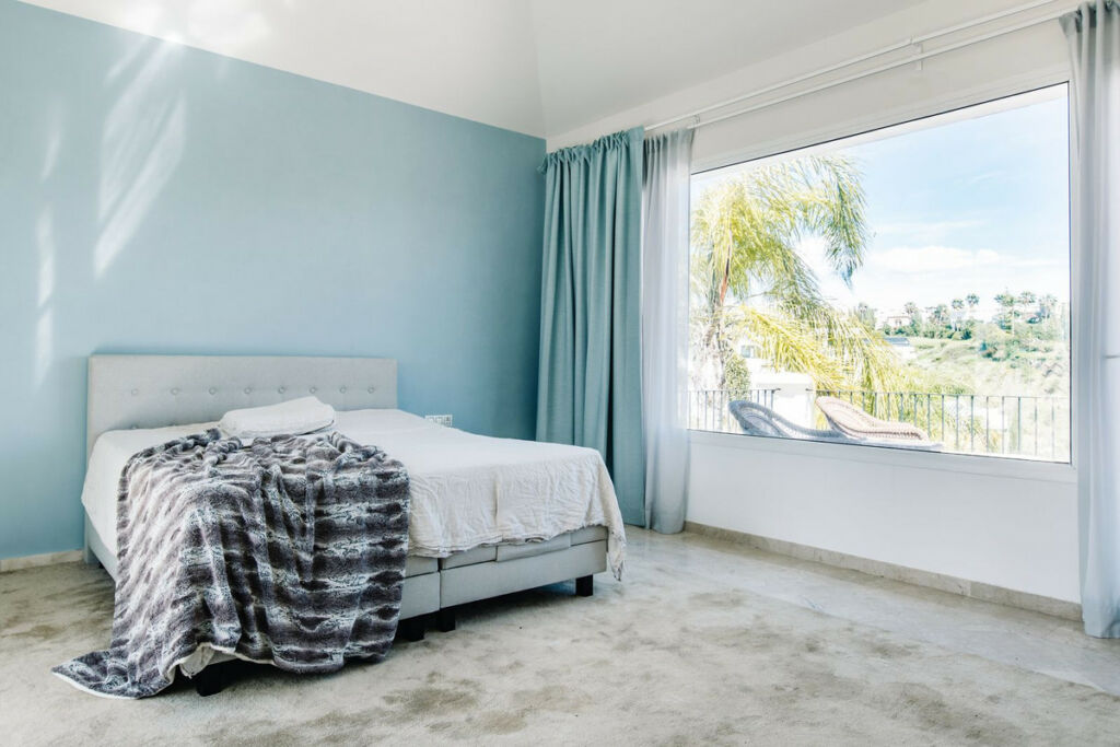 Detached Villa Estepona Málaga - image 22