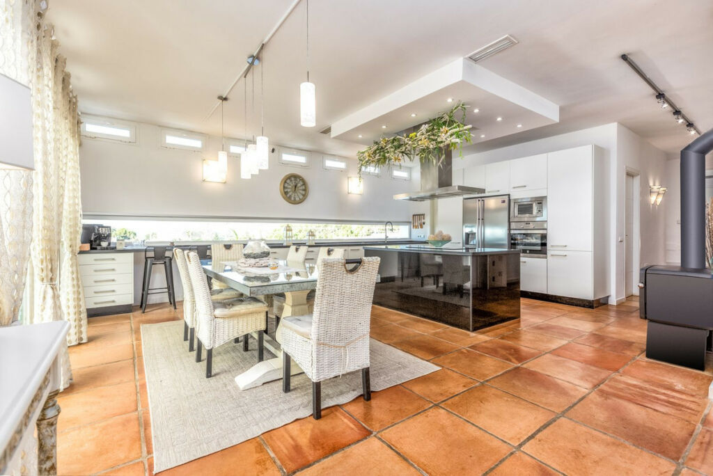 Detached Villa Estepona Málaga - image 22