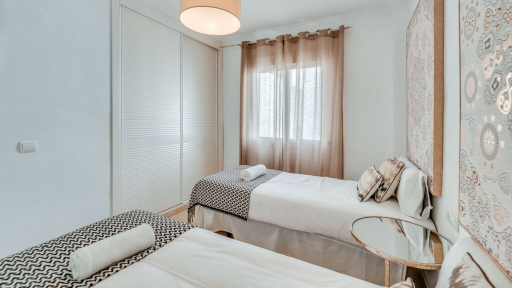 Middle Floor Apartment Puerto Banús Málaga - image 22