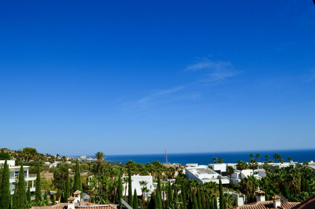 Penthouse Higueron Málaga - image 18