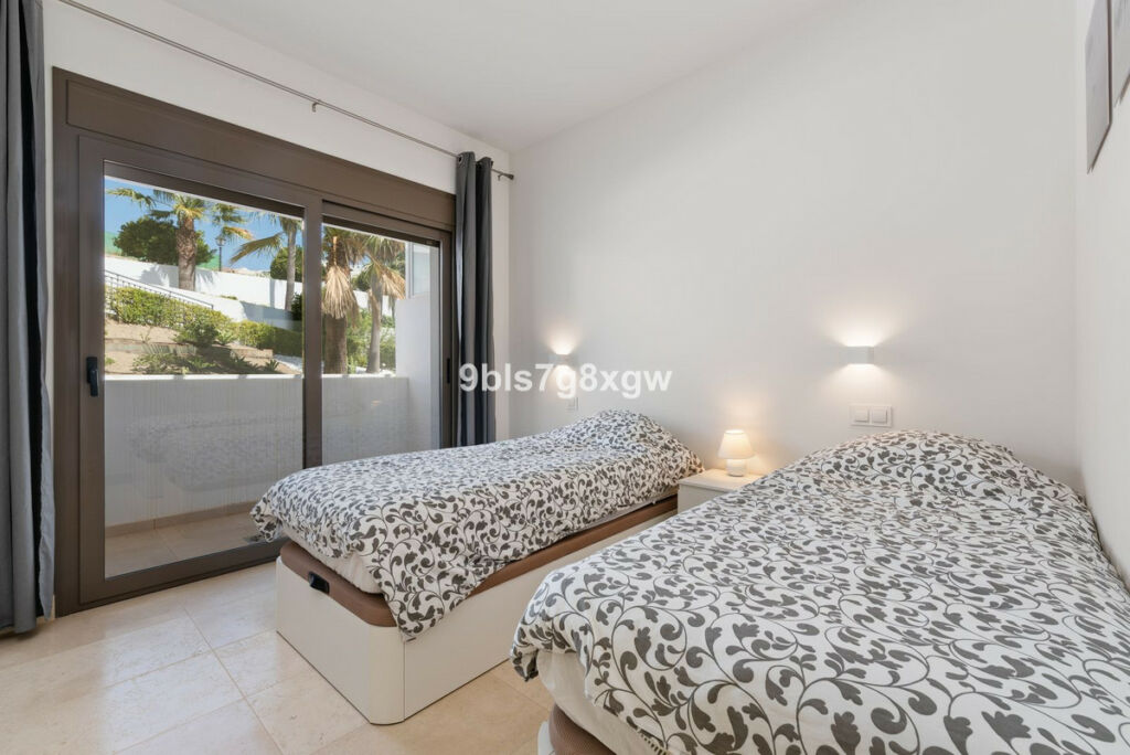 Middle Floor Apartment Casares Playa Málaga - image 5