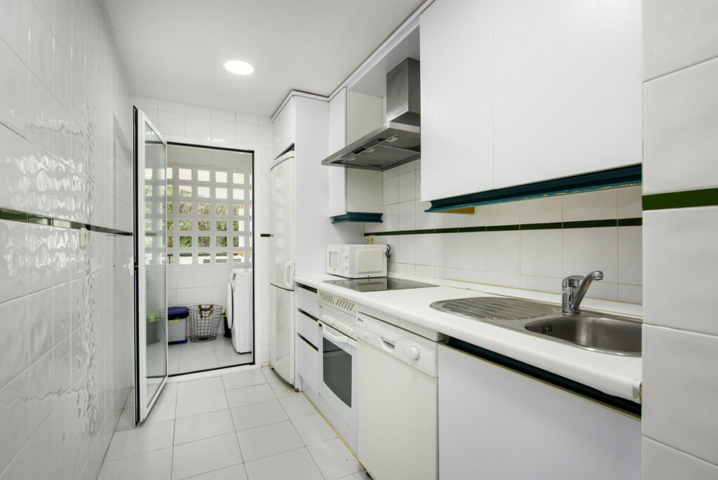 Middle Floor Apartment Nueva Andalucía Málaga - image 22