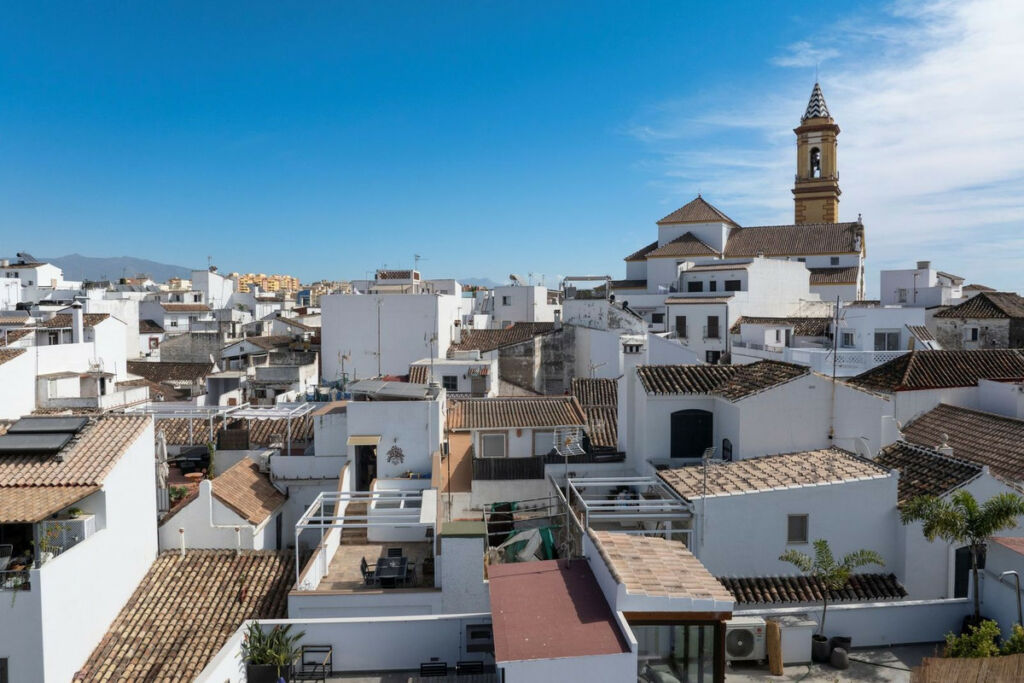Detached Villa Estepona Málaga - image 22