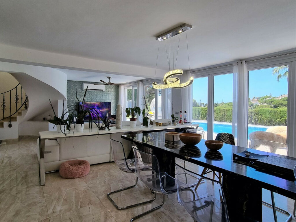 Detached Villa Elviria Málaga - image 22
