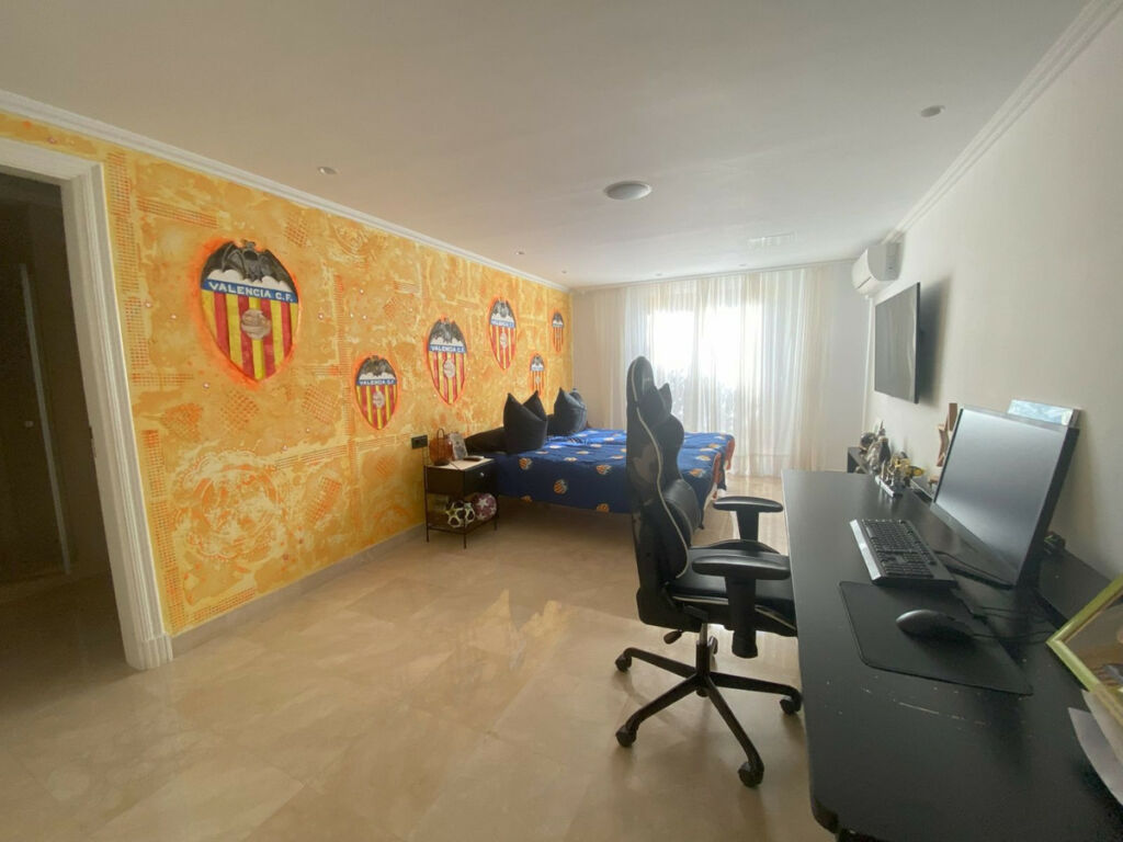 Detached Villa Elviria Málaga - image 21