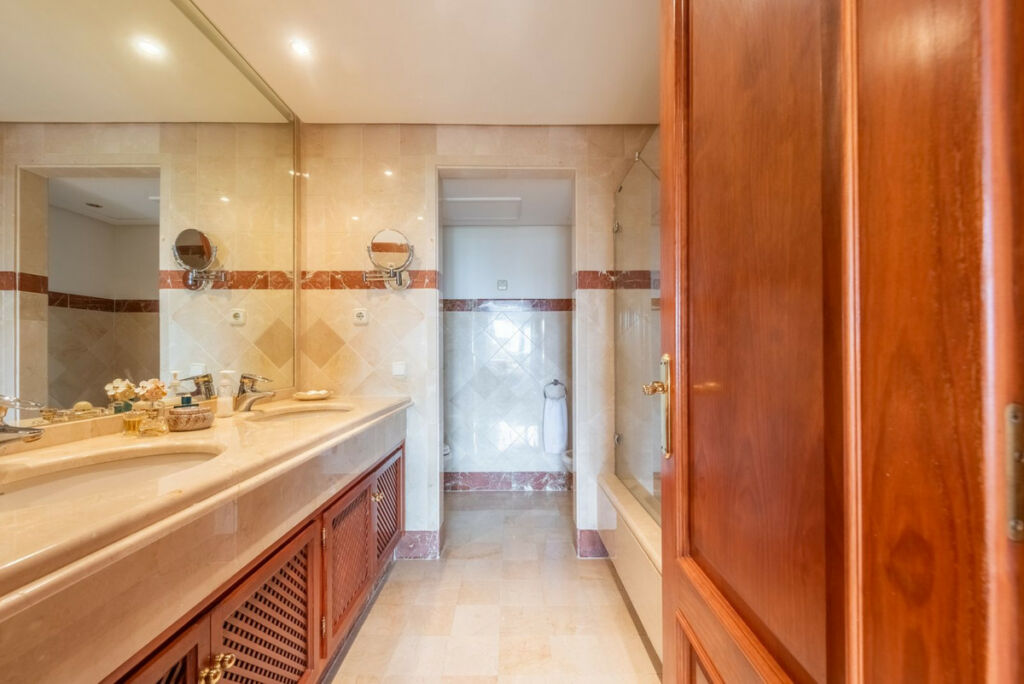 Middle Floor Apartment New Golden Mile Málaga - image 22