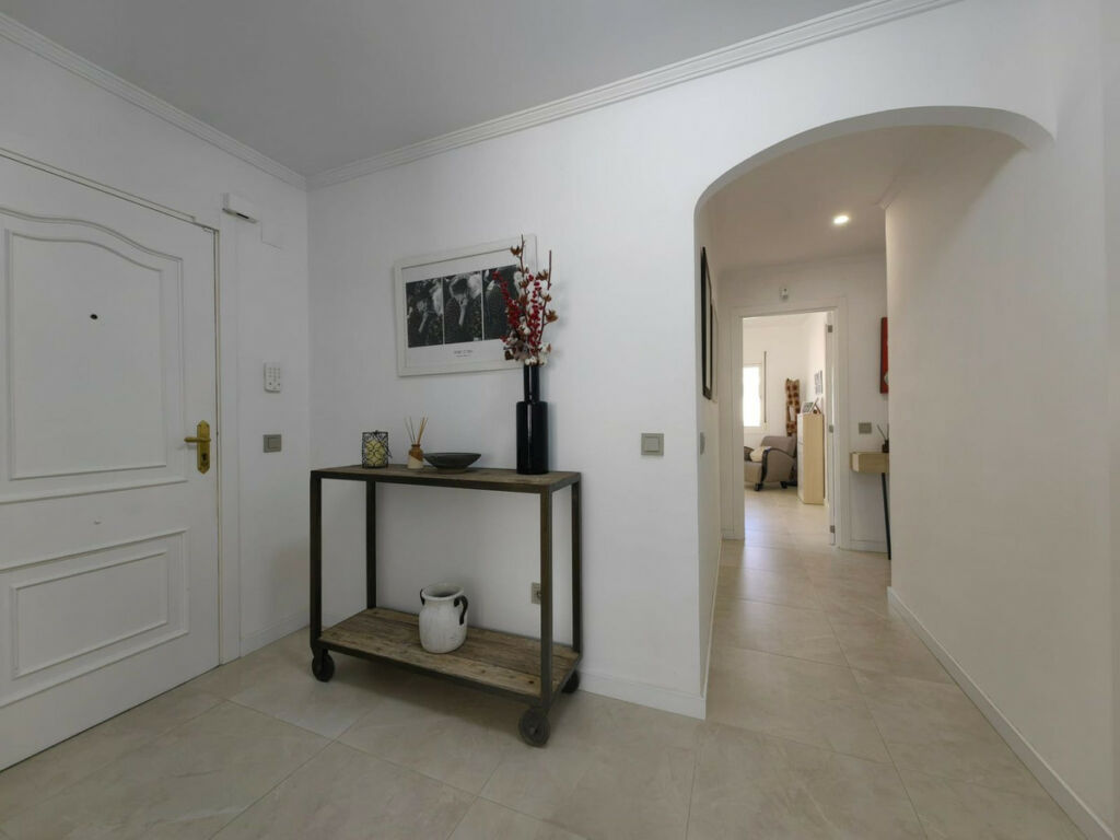 Middle Floor Apartment Estepona Málaga - image 22