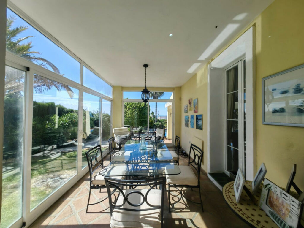 Detached Villa Estepona Málaga - image 22