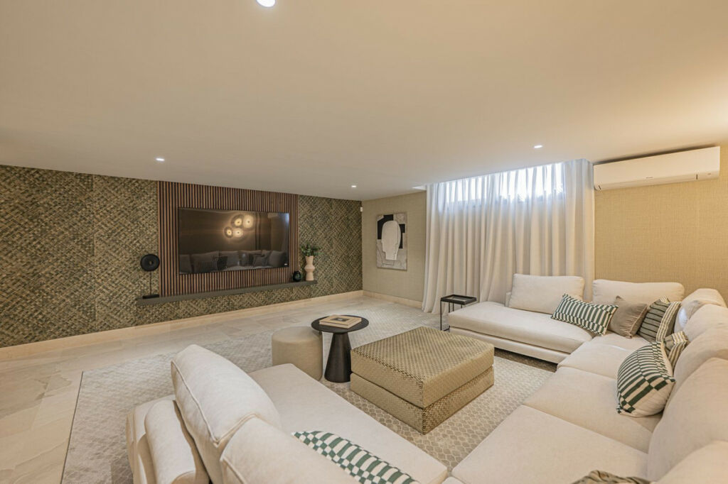 Detached Villa The Golden Mile Málaga - image 22
