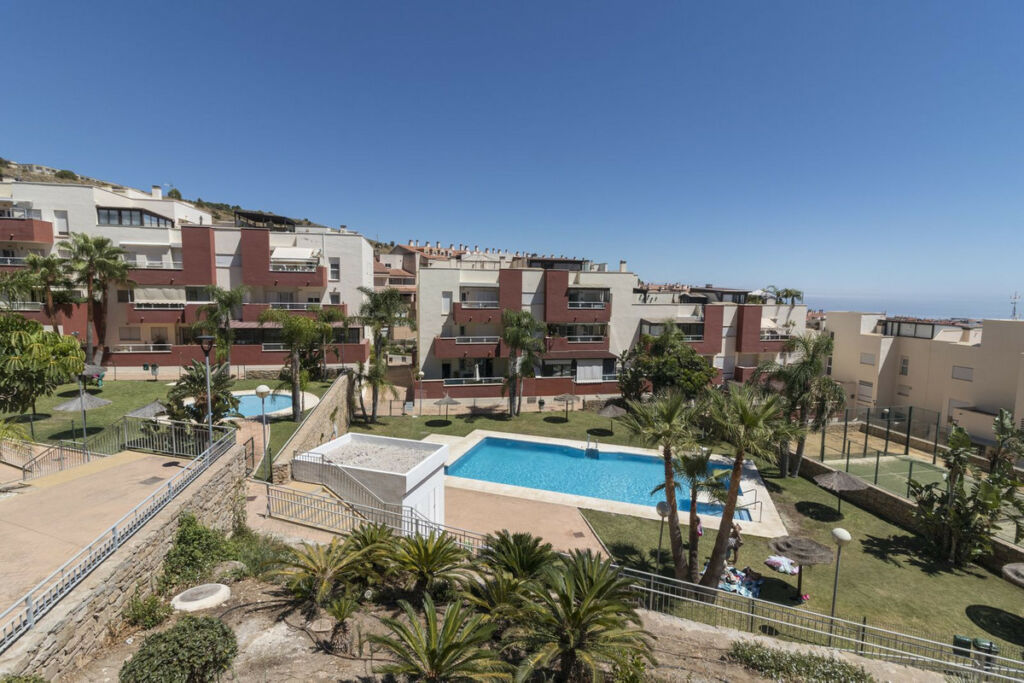 Middle Floor Apartment Benalmadena Málaga - image 22