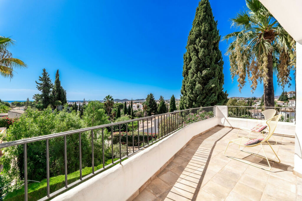 Detached Villa El Coto Málaga - image 22