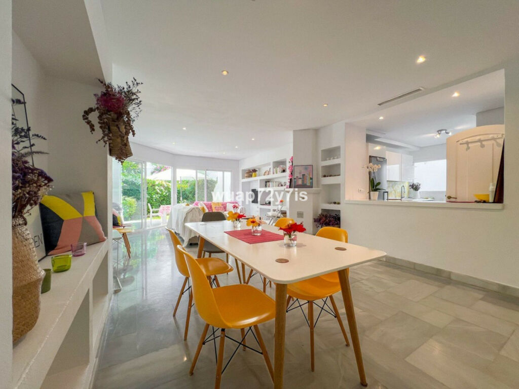 Townhouse Sierra Blanca Málaga - image 6