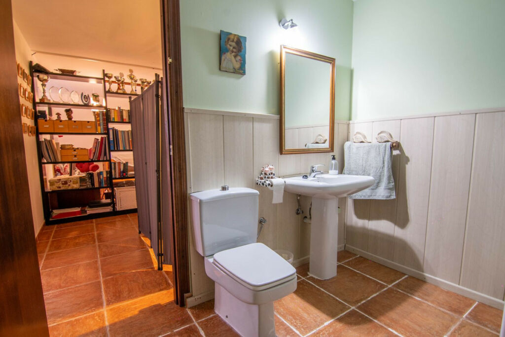 Detached Villa Estepona Málaga - image 22