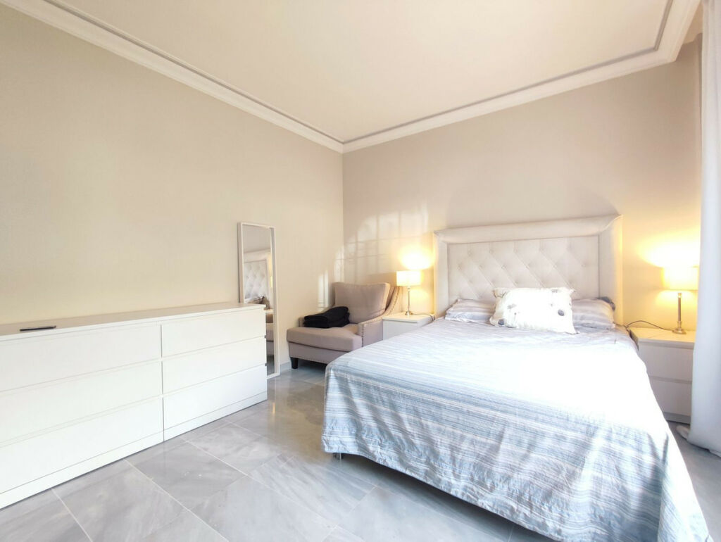 Townhouse Nagüeles Málaga - image 22