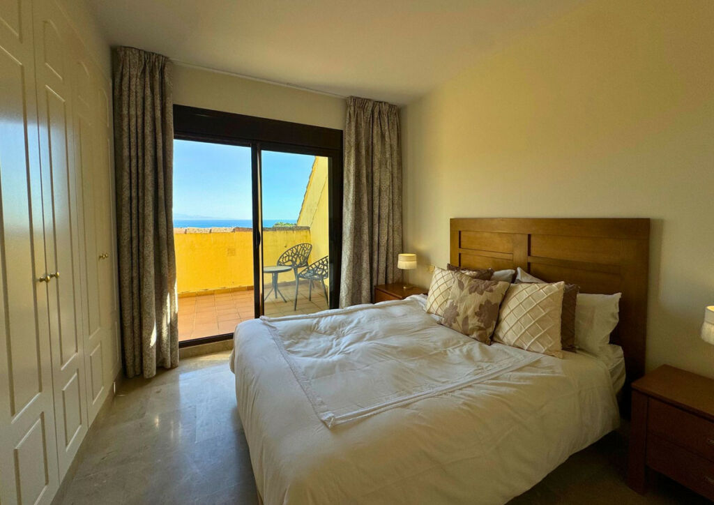 Penthouse La Duquesa Málaga - image 22