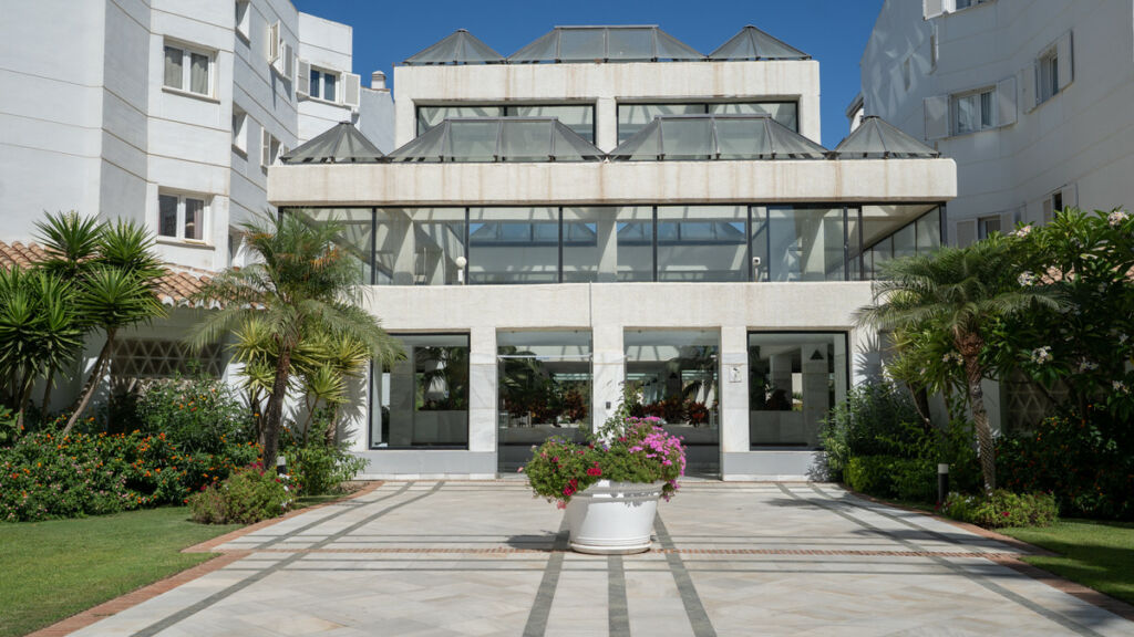 Middle Floor Apartment Puerto Banús Málaga - image 22