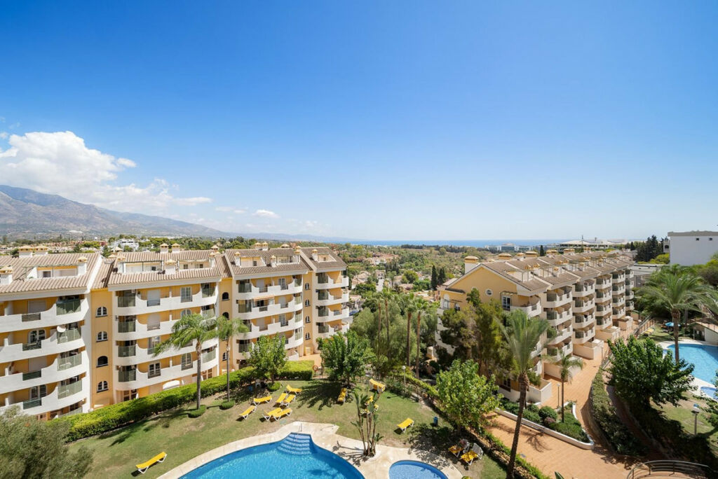 Middle Floor Apartment Nueva Andalucía Málaga - image 22