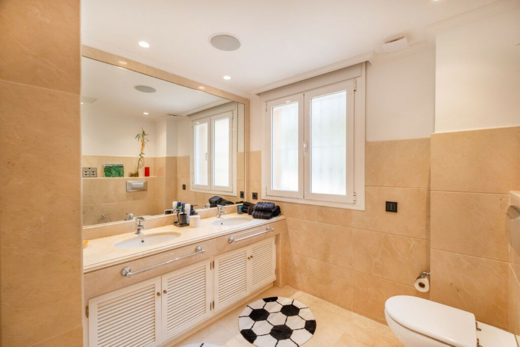 Detached Villa Elviria Málaga - image 22